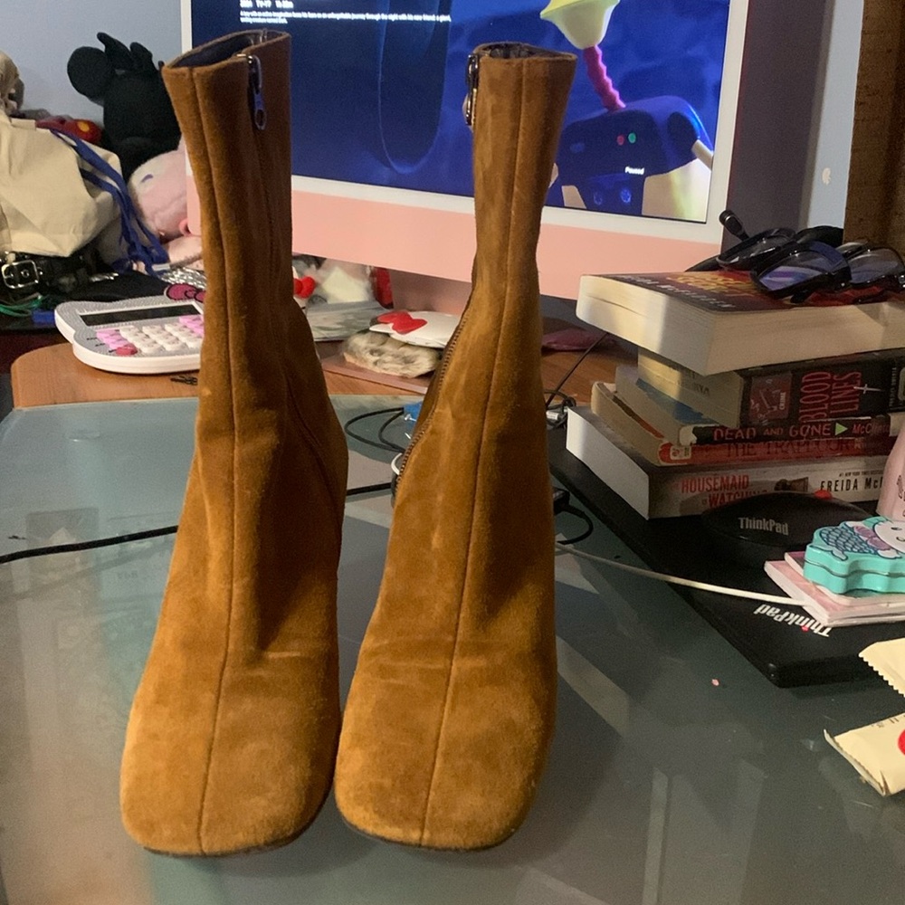 L’intervalle booties. Genuine suede leather. Made in Spain